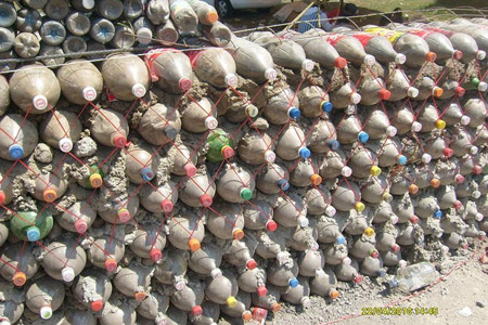 Muro de botellas - Casa hecha de Botellas en Mexico - Mario A. Tapia
