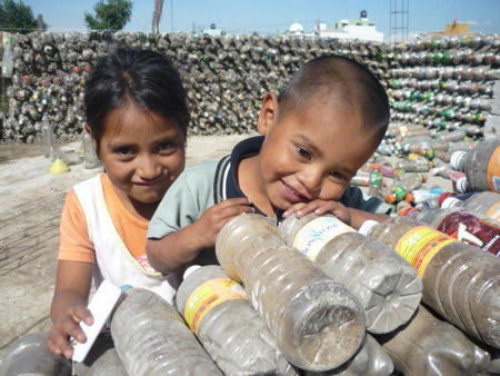 Casa de botellas en México - Ingrid Vaca Diez - Foto de Mario A. Tapia Retana