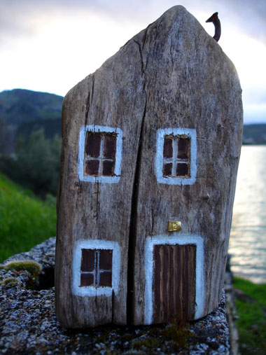 Casas en miniatura hechas reutilizando madera vieja - Made Madera