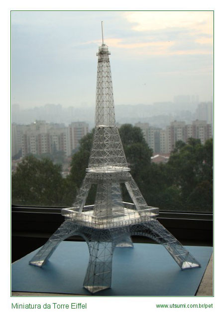 Miniatura da torre eiffel - La artesanía con botellas Pet de Takashi Utsumi