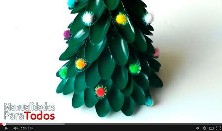 Manualidades de Navidad- Arbolito navideño con cucharas descartables - Manualidades Para Todos