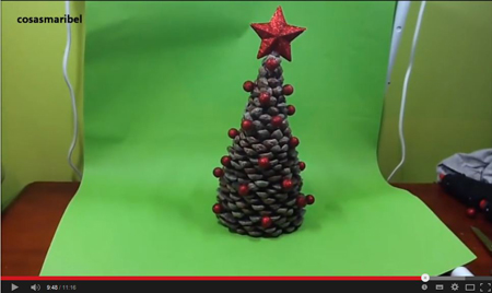 Árbol de navidad hecho con piñas - Manualidades Cosasmaribel