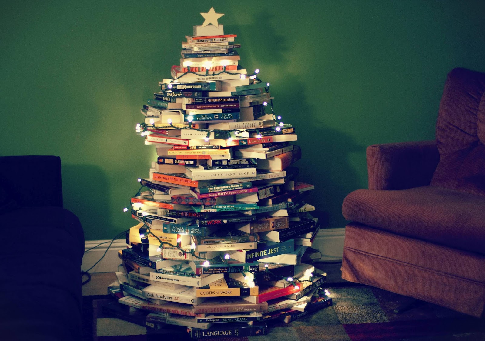 book christmas tree - by Jonas